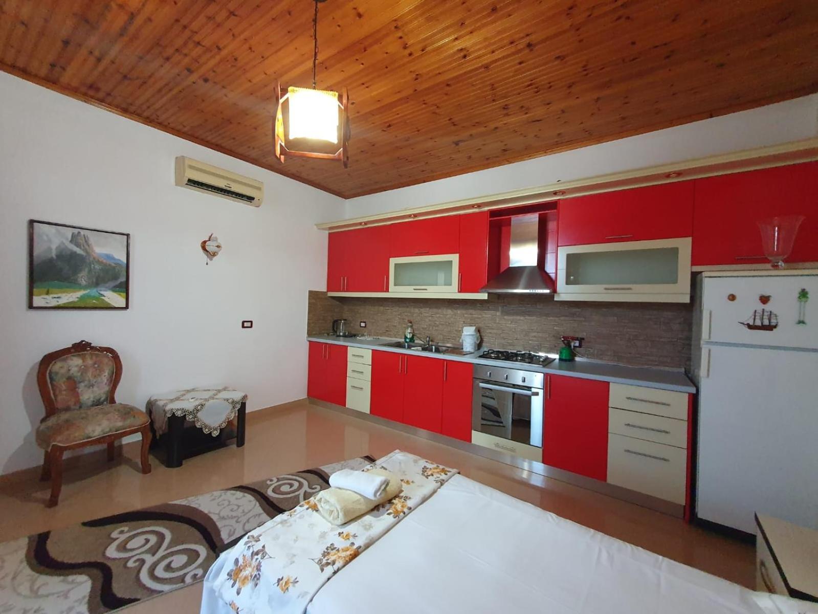 Sara Guesthouse 培拉特 外观 照片